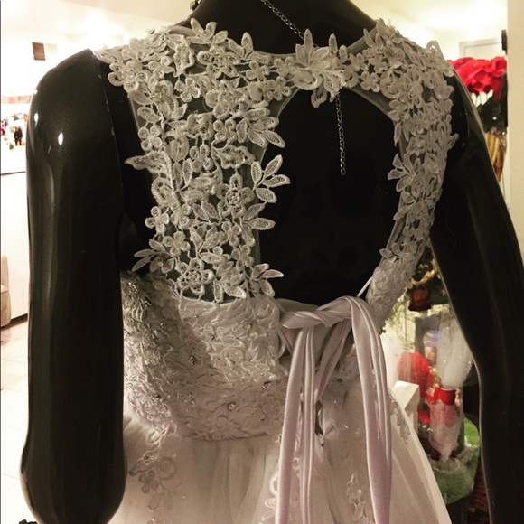 White floral sleeveless Wedding Dress - Picture 5 of 8